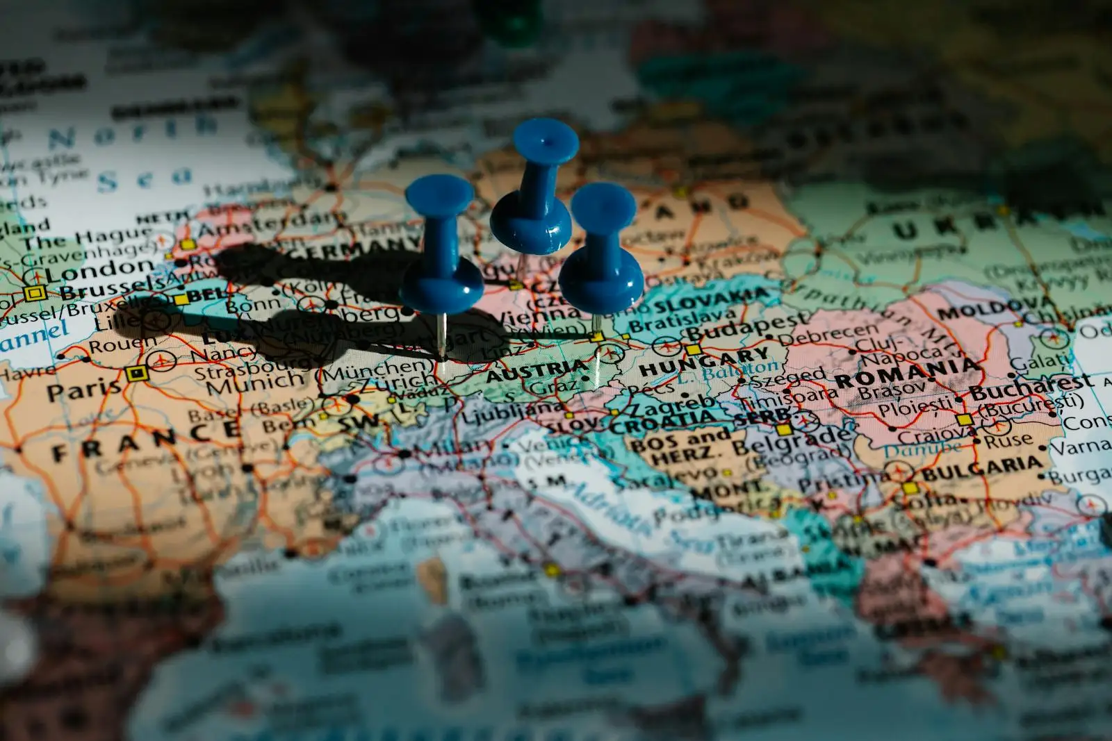 Carte d'Europe avec smartphone : roaming et RLAH 2026