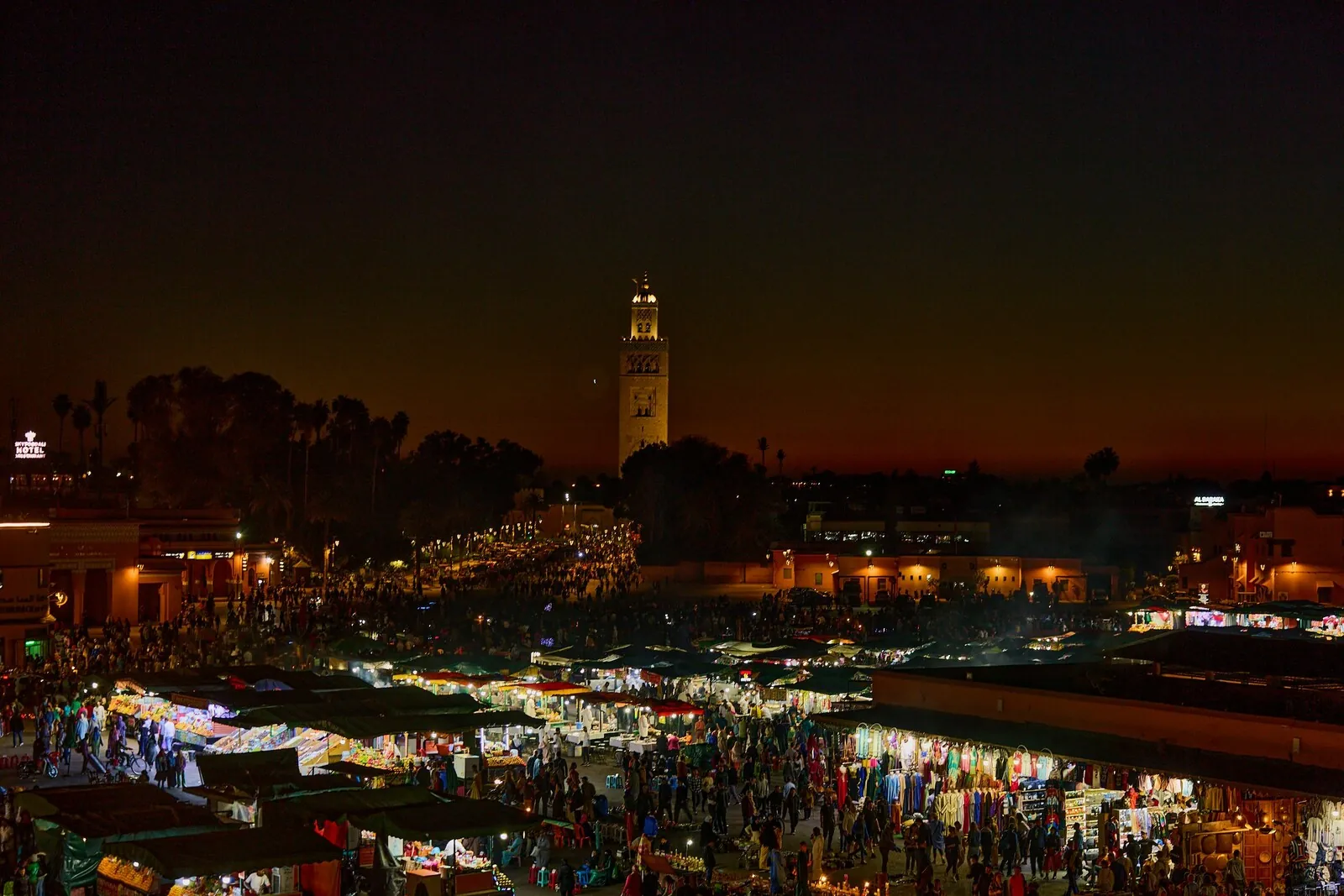 Place Jemaa el-Fna à Marrakech au crépuscule