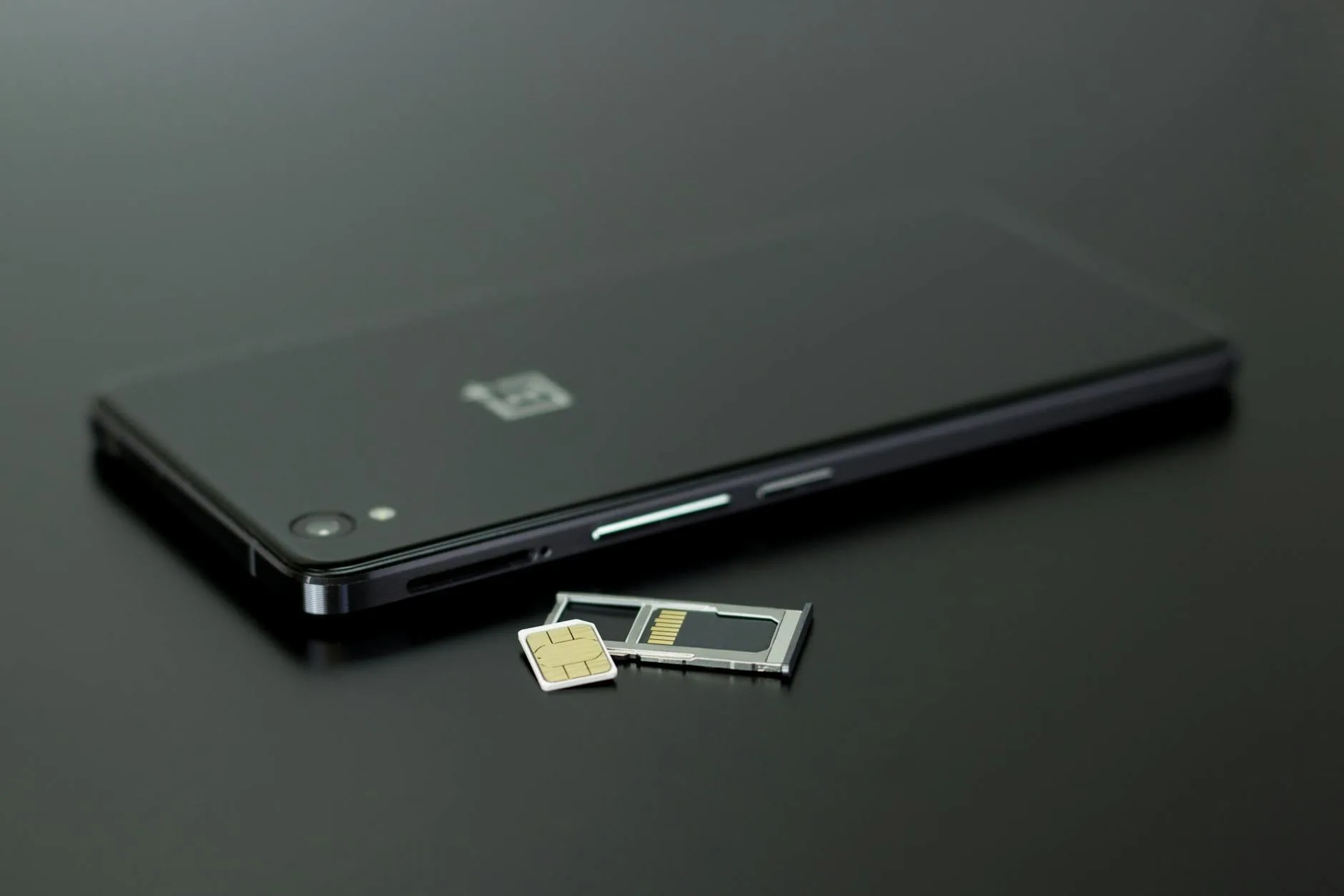 Comptoir SIM card dans un aéroport asiatique : prix réels 2026